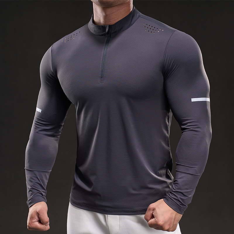 Slim-fit sportska majica od poliester 92% i spandexa 8%, okrugli ovratnik, kratki rukavi, geometrijski uzorak