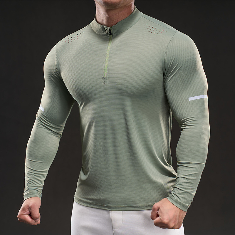 Slim-fit sportska majica od poliester 92% i spandexa 8%, okrugli ovratnik, kratki rukavi, geometrijski uzorak