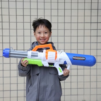 Dječji vodeni pištolj – dugački domet, visok tlak, plastični materijal, za uzrast 4–6 godina