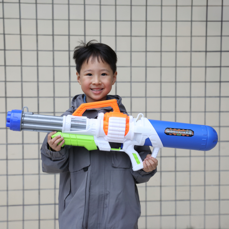 Dječji vodeni pištolj – dugački domet, visok tlak, plastični materijal, za uzrast 4–6 godina