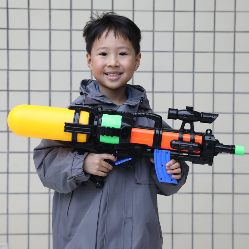 Dječji vodeni pištolj – dugački domet, visok tlak, plastični materijal, za uzrast 4–6 godina