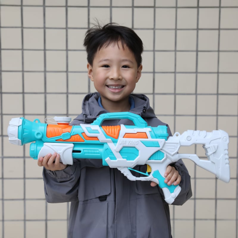 Dječji vodeni pištolj – dugački domet, visok tlak, plastični materijal, za uzrast 4–6 godina