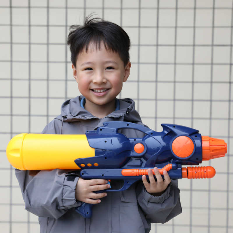 Dječji vodeni pištolj – dugački domet, visok tlak, plastični materijal, za uzrast 4–6 godina