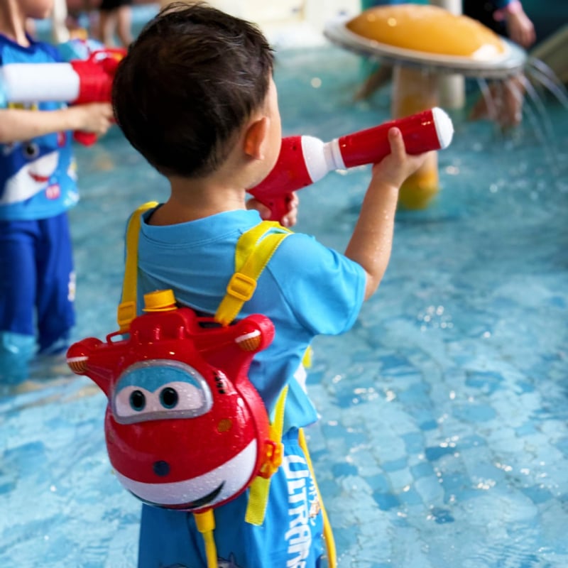 Dječji vodeni pištolj – dugački domet, visok tlak, plastični materijal, za uzrast 4–6 godina