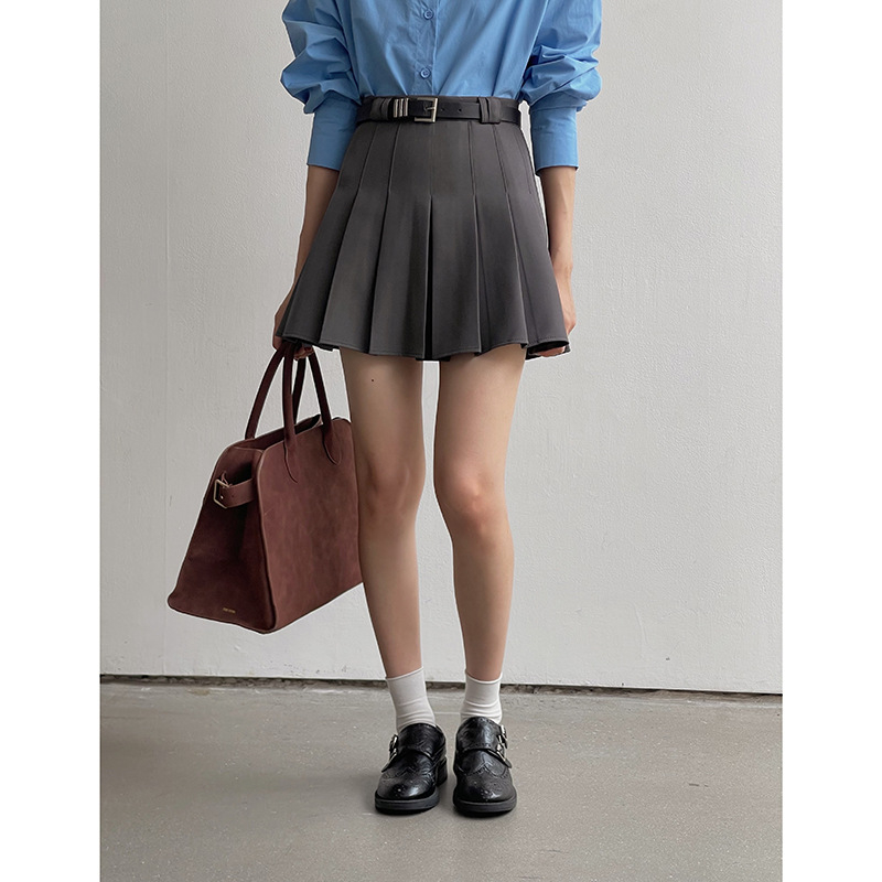 S visokim strukom, plisirana kratka A-linijska suknja, poliester-elastanska smjesa, jednofarbni uzorak, tehnologija oblikovanja na visokoj temperaturi