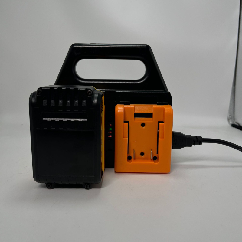 DEWALT Držač za baterije i punjač — dvostruka funkcija prijenosnog držača baterija; Ulaz 100-240V/50-60Hz, Izlaz 4A, CE potvrda, Serija: DEWALT Battery Storage Rack + Charging Function, Za bateriju