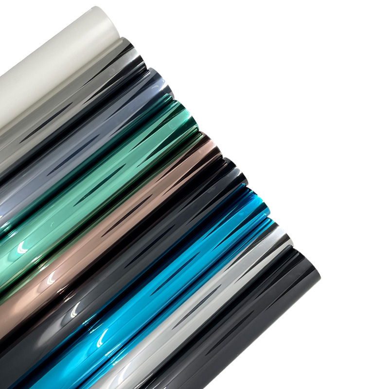 Termoizolacijski film za prozorsko staklo — debeo, samoljepljiv, PET materijal, jednobojni uzorak, moderan minimalistički stil