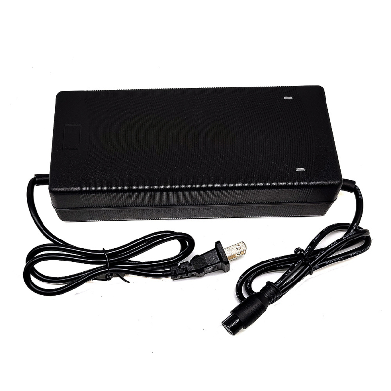 Sanjiitong automobilni startni punjač 12-24V, ulaz AC 100-240V, izlaz DC 12.6-16.8V 6A, CE/FCC certificirano