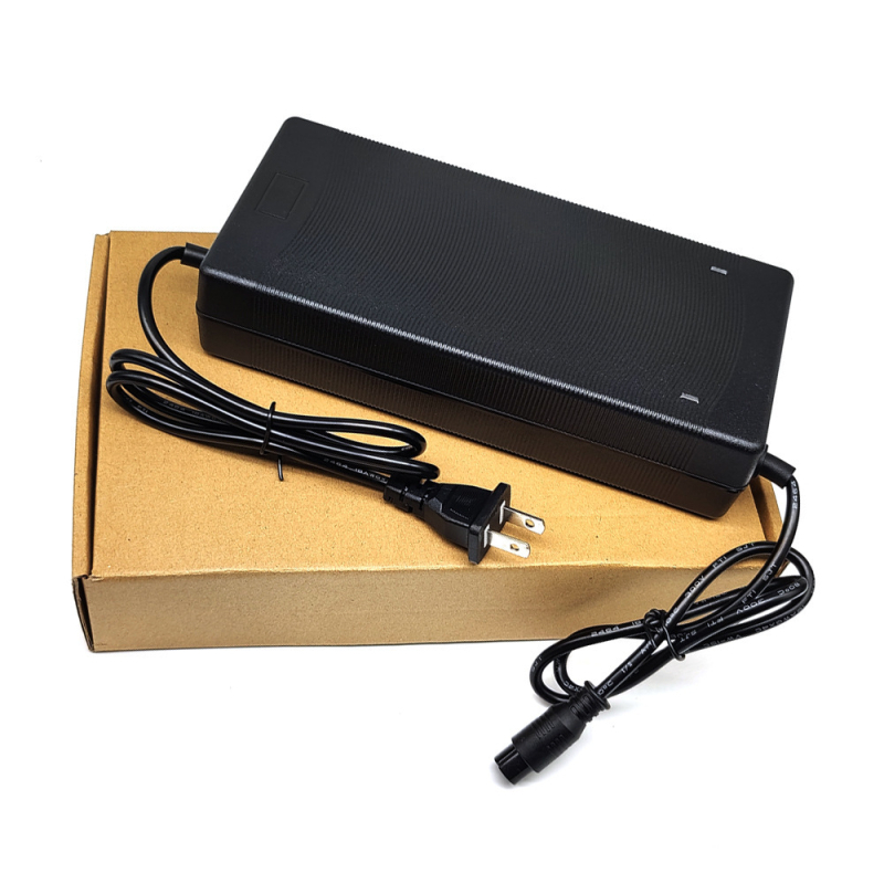 Sanjiitong automobilni startni punjač 12-24V, ulaz AC 100-240V, izlaz DC 12.6-16.8V 6A, CE/FCC certificirano