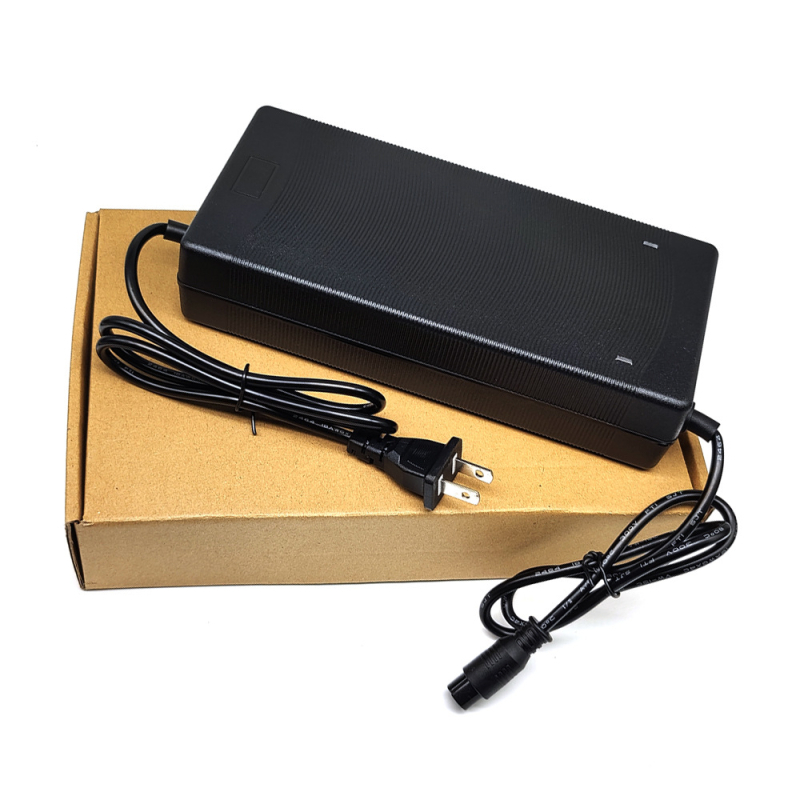 Sanjiitong automobilni startni punjač 12-24V, ulaz AC 100-240V, izlaz DC 12.6-16.8V 6A, CE/FCC certificirano