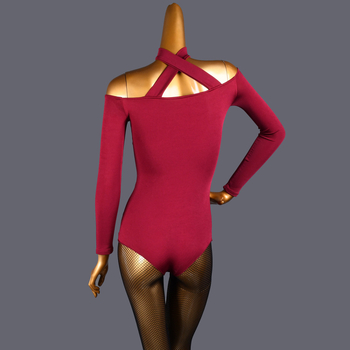 Moderen plesni top za latino i nacionalne plesove; tkanina spandex-poliester, 90% poliester; jednobojni uzorak; žene 18-24 godina