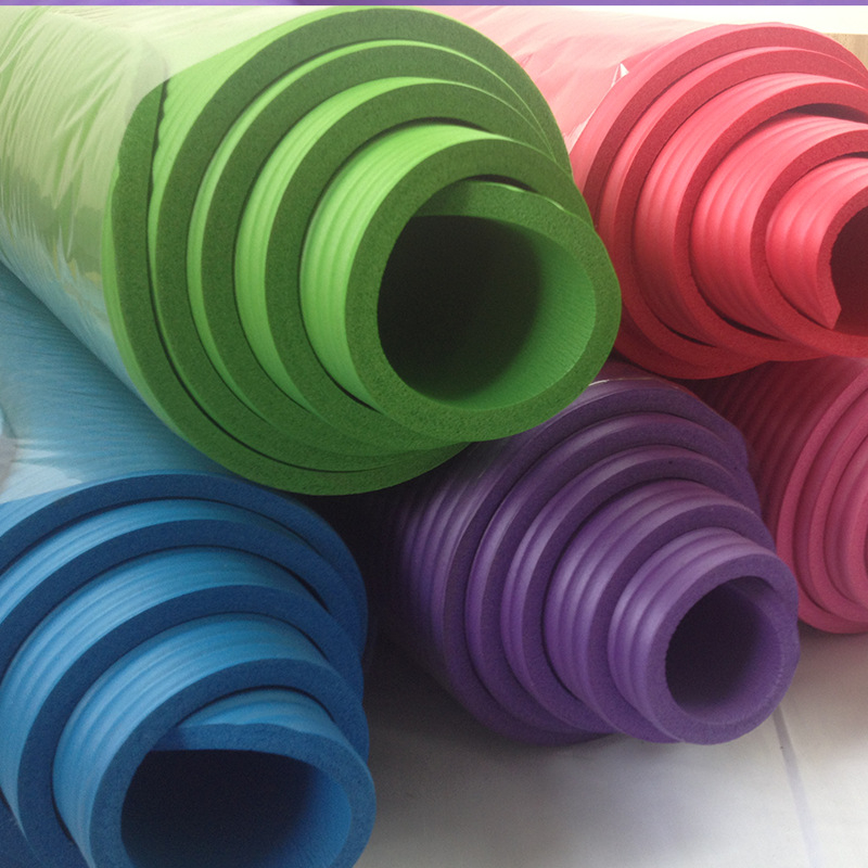 Joga podloga, NBR materijal, prugast uzorak, težina 1400 g, prilagodljiva, za fitness i oblikovanje tijela