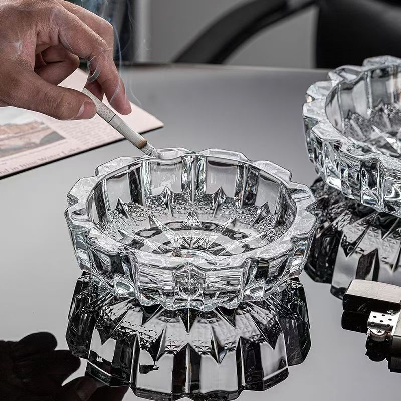 Pepeljara europskog stila od kristalnog stakla, minimalistički dizajn, otisnuti logo, pogodno kao poklon