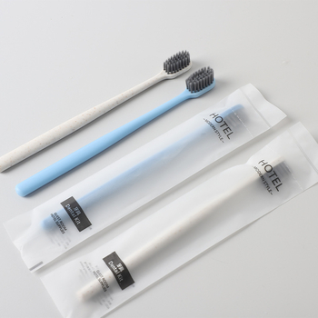 Еднократна четка за зъби с меки четина и бамбуков въглен за възрастни; биоразградима, дизайн 69850.