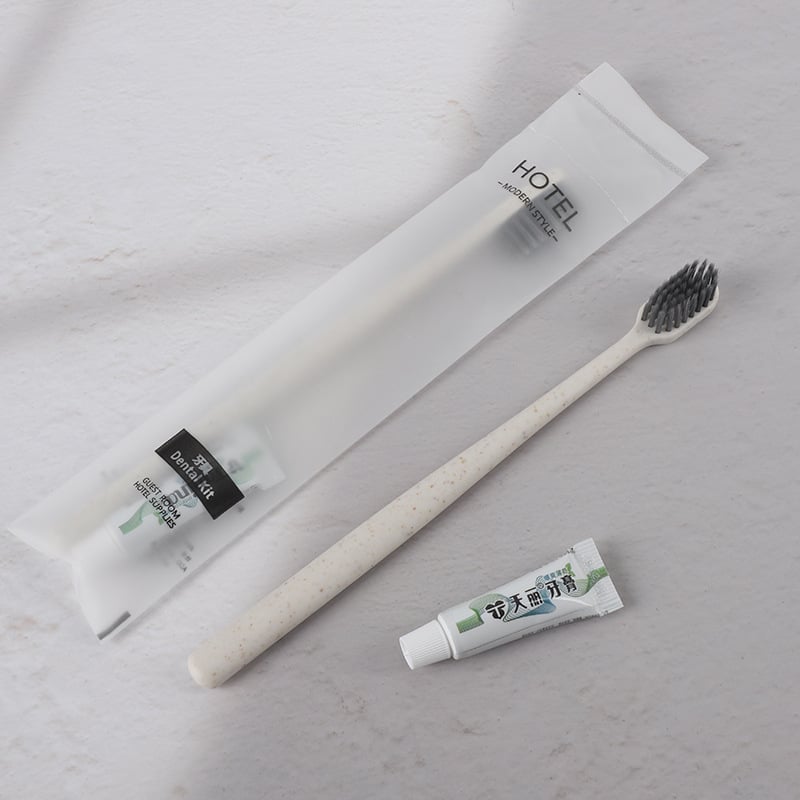 Еднократна четка за зъби с меки четина и бамбуков въглен за възрастни; биоразградима, дизайн 69850.