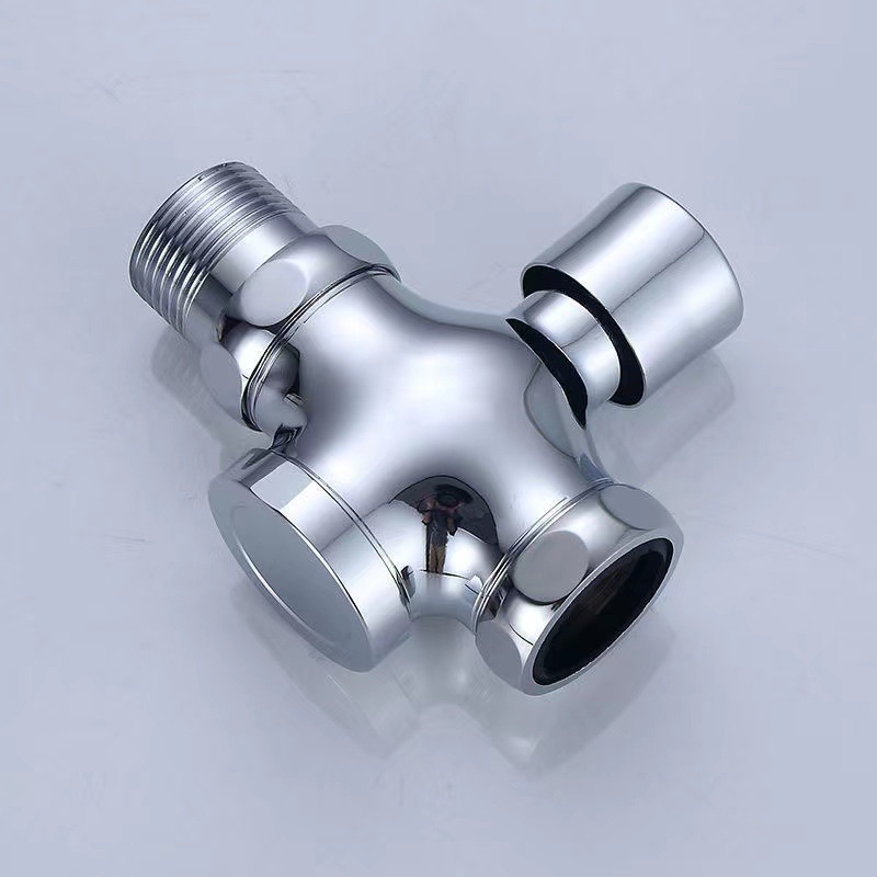 Kézi nyomású négyutas WC-öblítő szelep késleltetett záródással; réz-zink ötvözetből; 6 bar nyomás; 3–5 s öblítés