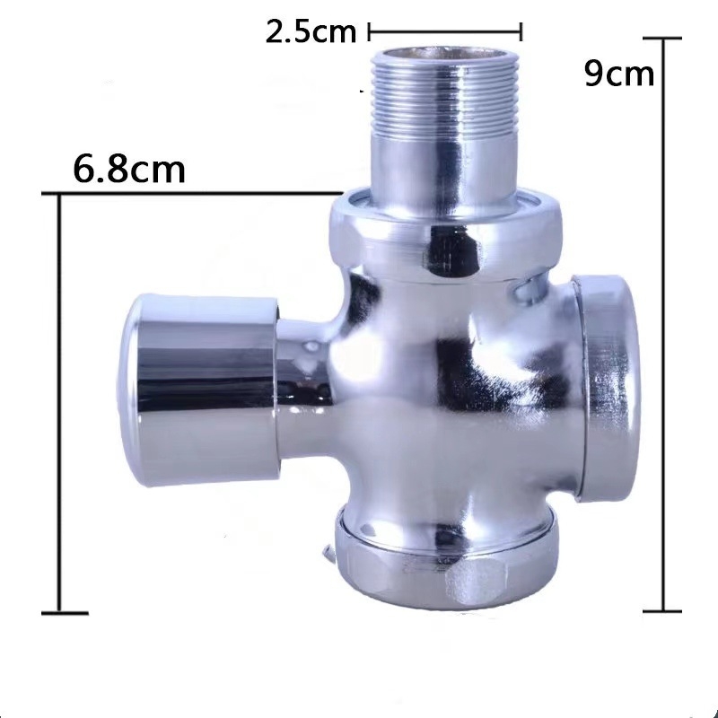Kézi nyomású négyutas WC-öblítő szelep késleltetett záródással; réz-zink ötvözetből; 6 bar nyomás; 3–5 s öblítés