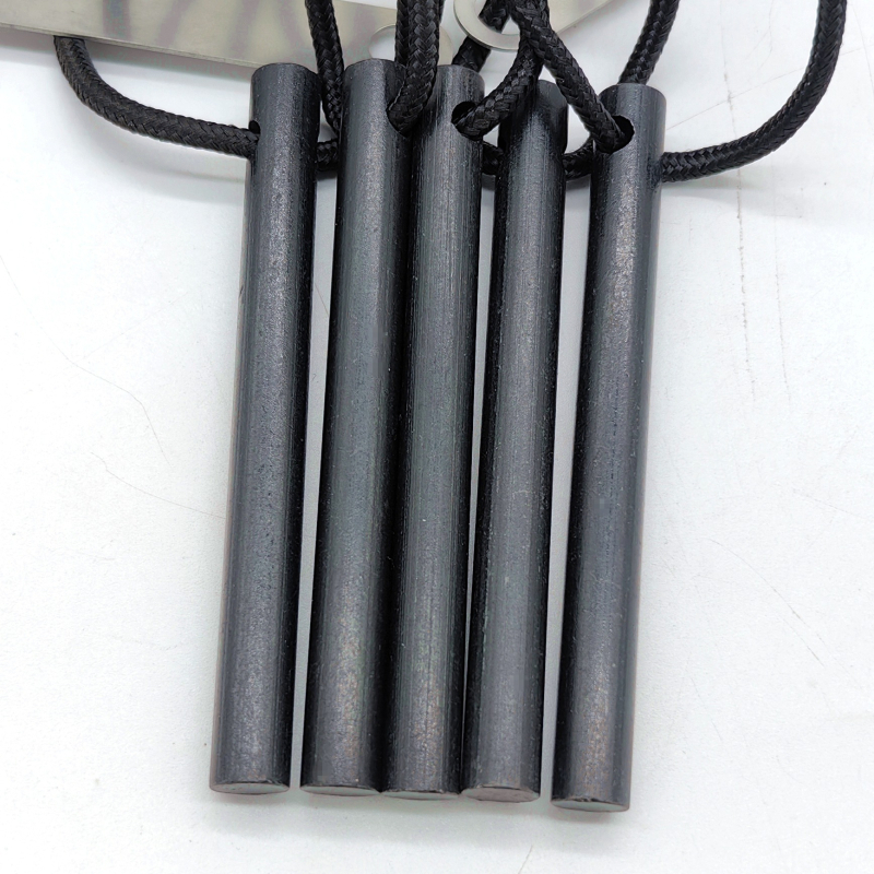 Passerby Oprema za preživljavanje: Magnetski štapić za paljenje vatre sa zviždaljkom, nehrđajući skraper i 7-žilni paracord
