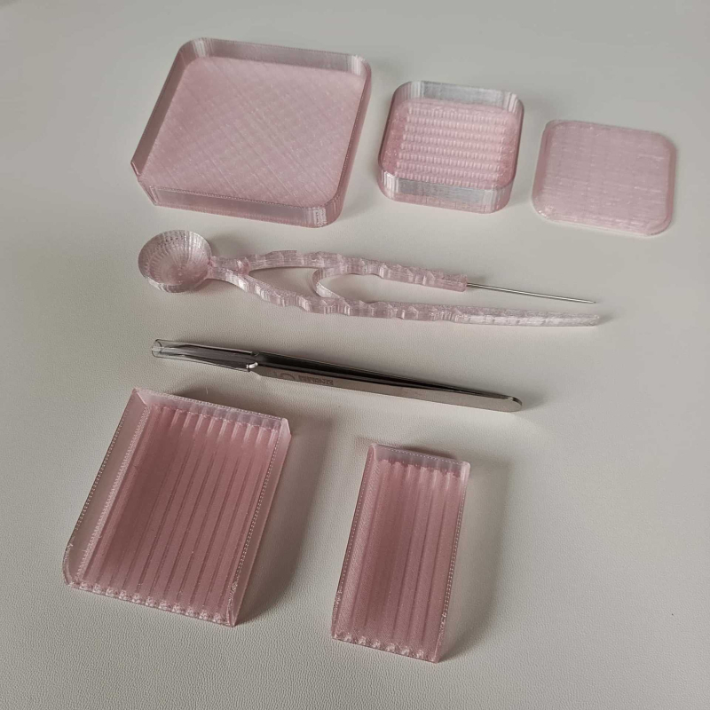 Plastični set za sortiranje mahuna s ladicom za igle i spremnikom praška, uključuje lopaticu za mahune i organizator olovaka