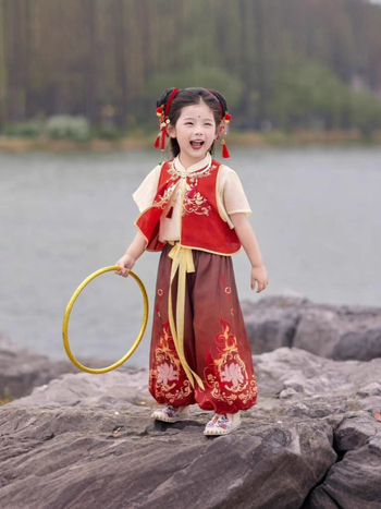 Costum cosplay pentru copii, inspirat de Nezha, stil chinezesc, mâneci scurte, set de trei piese pentru reprezentație de dans (vară; chiffon/poliester, fibră de celuloză regenerată 31–50%)