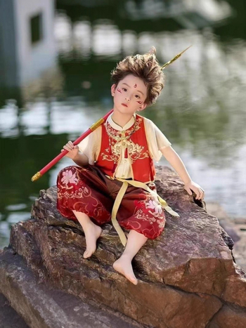 Costum cosplay pentru copii, inspirat de Nezha, stil chinezesc, mâneci scurte, set de trei piese pentru reprezentație de dans (vară; chiffon/poliester, fibră de celuloză regenerată 31–50%)