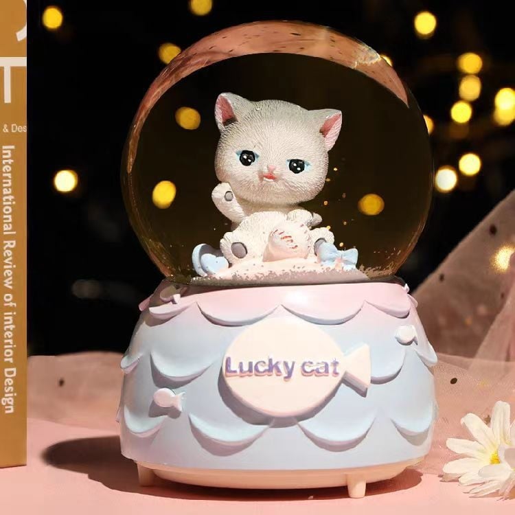 Crtić od smole kristalna kugla sa svjetlećom glazbenom kutijom – dekorativni ukras