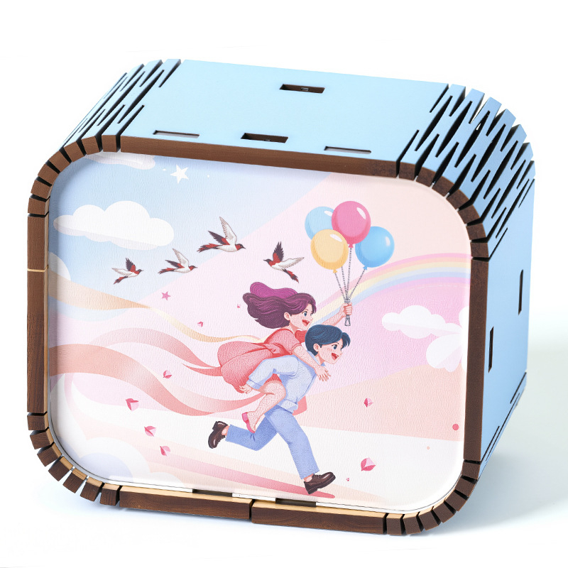 Drevená mini hudobná škatuľka na Valentína, s osemnotovou melódiou, ručná výroba, moderný minimalistický štýl (Materiál: drevo; Štýl: moderný minimalistický; UV tlač; Personalizované spracovanie: Áno; Tlač loga: K dispozícii)