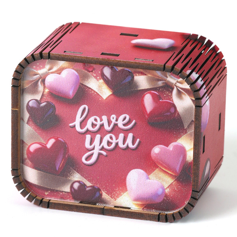 Drevená mini hudobná škatuľka na Valentína, s osemnotovou melódiou, ručná výroba, moderný minimalistický štýl (Materiál: drevo; Štýl: moderný minimalistický; UV tlač; Personalizované spracovanie: Áno; Tlač loga: K dispozícii)
