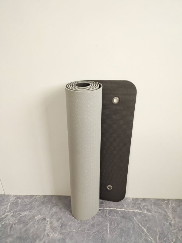 Perforirana joga podloga, materijal: Tpes, težina: 720 g, debljina: 6 mm, jednobojna