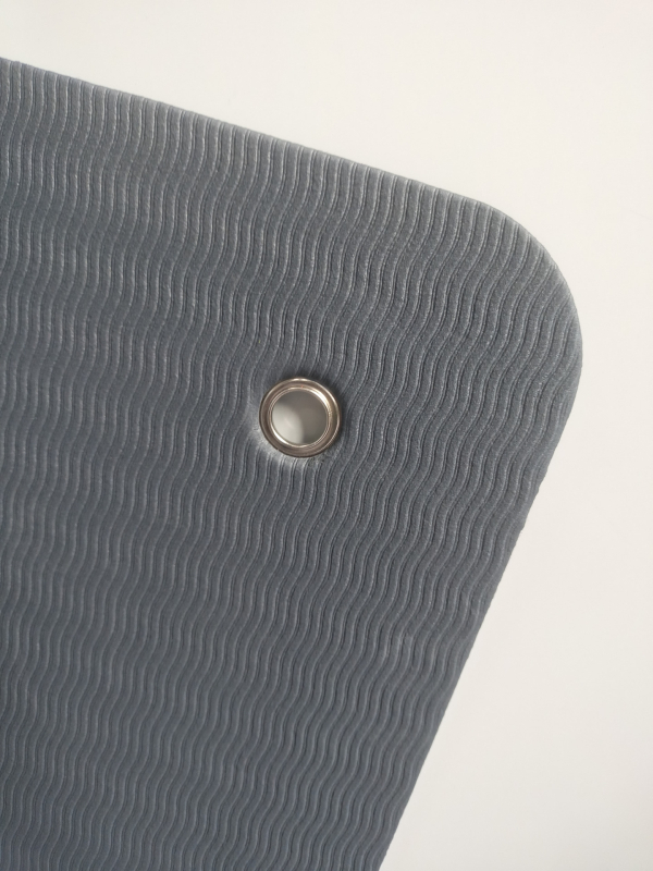 Perforirana joga podloga, materijal: Tpes, težina: 720 g, debljina: 6 mm, jednobojna