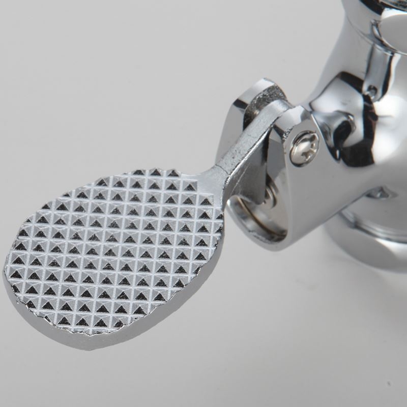 Медна педална клапа за промиване на тоалет за коленичене – клапан за забавяне, 1-инчов изход, време на промиване 4–7 s, модерен стил