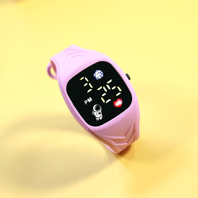 Négyzetes LED-óra asztronauta motívummal, digitális kijelző, elektronikus működtetés, műanyag tok – diákoknak