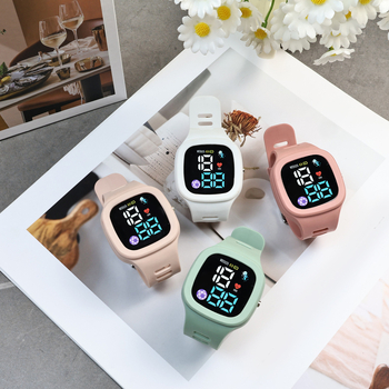 Diákoknak szóló LED elektronikus óra űr témájú dizájnnal, négyzet alakú számlappal, digitális kijelzővel, LED-es elektronikus mozgással, műanyag tokkal és szíjjal