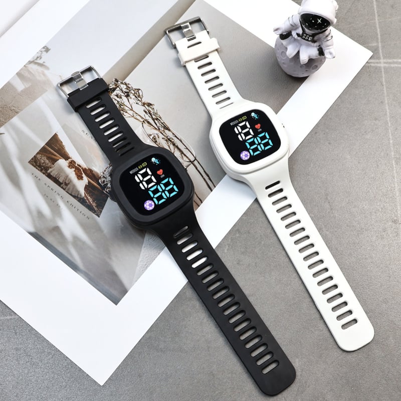 Diákoknak szóló LED elektronikus óra űr témájú dizájnnal, négyzet alakú számlappal, digitális kijelzővel, LED-es elektronikus mozgással, műanyag tokkal és szíjjal