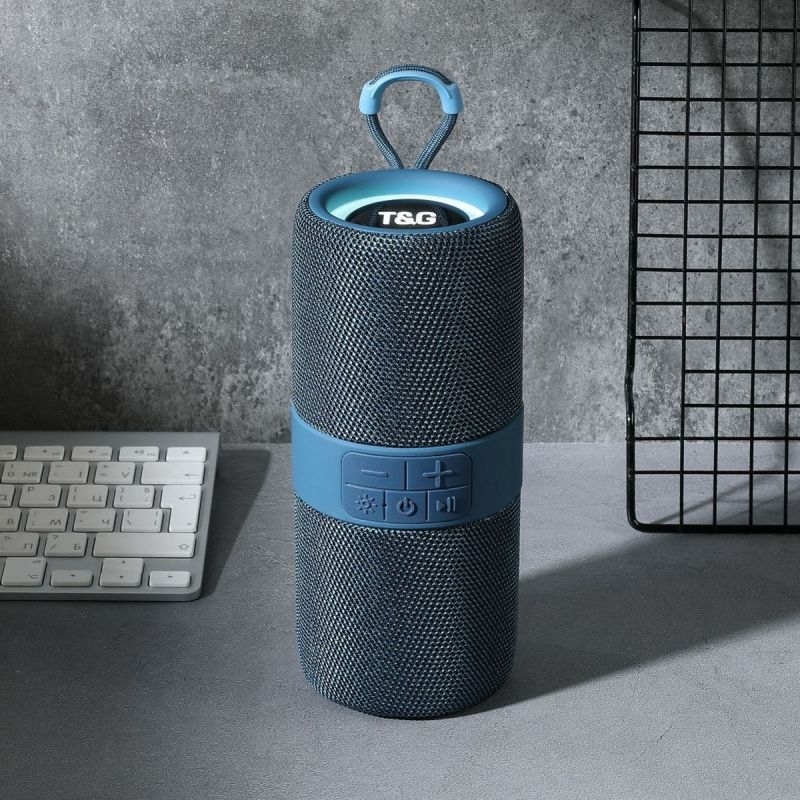 Prijenosni bežični Bluetooth zvučnik s basom i subwooferom, Raspon frekvencija 100 Hz–20 kHz, SNR ≥70 dB, USB-C napajanje, IPX7 vodootporan, bežično punjenje
