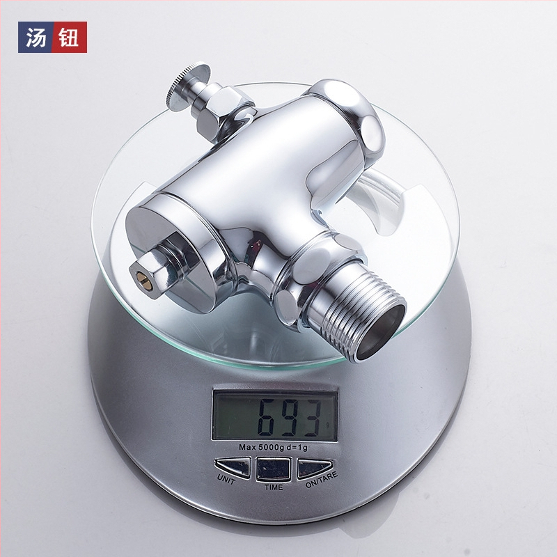 Zabudovaná do steny skrytá splachovacia vaňa pre klozet na klekanie, 1-palcový ručný oneskorený splach, pedálny spínač, model 311B, meď