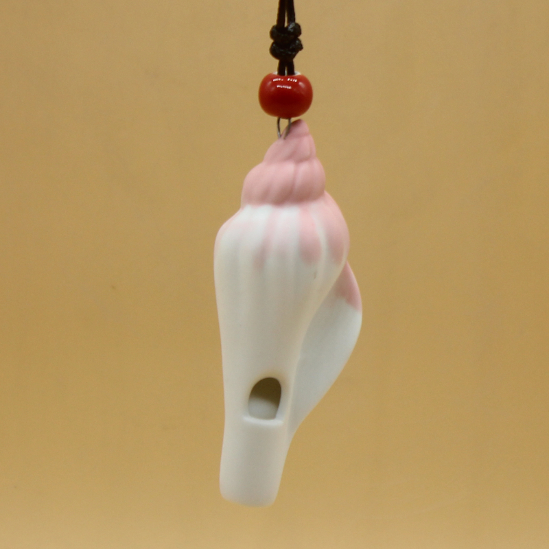 Porcelanska zviždaljka u obliku školjke, ručno izrađena, sprej boja, dekorativni motivi ribe, kukci, ptice i životinje, viseći ukras