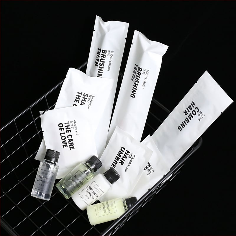 Комплект еднократни хигиенни принадлежности за хотелски стаи, PS пластмаса, биоразградим, печат на лого, персонализация