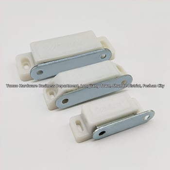 Μαγνητικός μηχανισμός πόρτας ντουλάπας — υλικό: πλαστικό και σίδηρος; κατασκευή με χύτευση υπό πίεση; στυλ: μοντέρνο μινιμαλιστικό; κατάλληλο για γυάλινες πόρτες ντουλαπών, εκθεσιακές