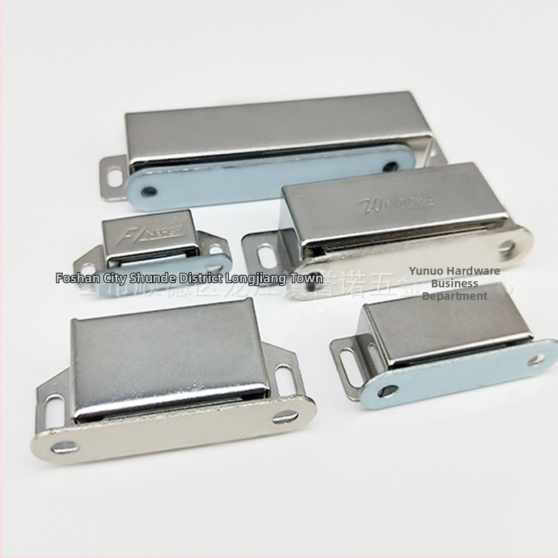 Μαγνητικός μηχανισμός πόρτας ντουλάπας — υλικό: πλαστικό και σίδηρος; κατασκευή με χύτευση υπό πίεση; στυλ: μοντέρνο μινιμαλιστικό; κατάλληλο για γυάλινες πόρτες ντουλαπών, εκθεσιακές