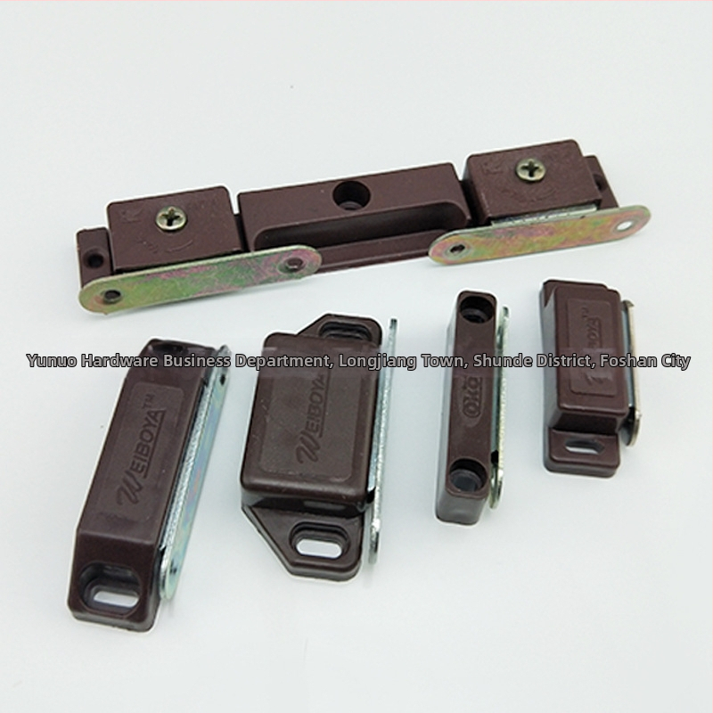 Μαγνητικός μηχανισμός πόρτας ντουλάπας — υλικό: πλαστικό και σίδηρος; κατασκευή με χύτευση υπό πίεση; στυλ: μοντέρνο μινιμαλιστικό; κατάλληλο για γυάλινες πόρτες ντουλαπών, εκθεσιακές