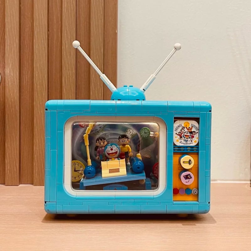 LEGO-kompatibil műanyag építőelemes készlet – Doraemon téma, 400–800 darab, akkumulátoros asztali dekoráció, DIY készlet 7–14 éveseknek