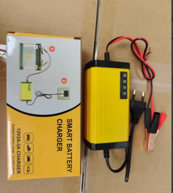 Încărcător de baterii auto, ieșire 12V, intrare 220V, curent de încărcare 2000 mA, curent de descărcare 6000 mA