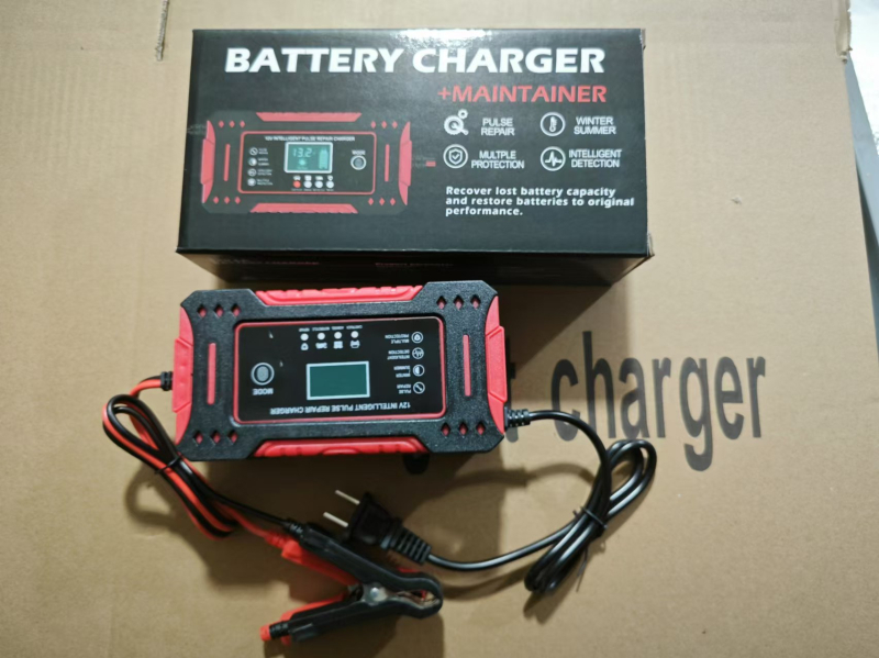 Încărcător de baterii auto, ieșire 12V, intrare 220V, curent de încărcare 2000 mA, curent de descărcare 6000 mA