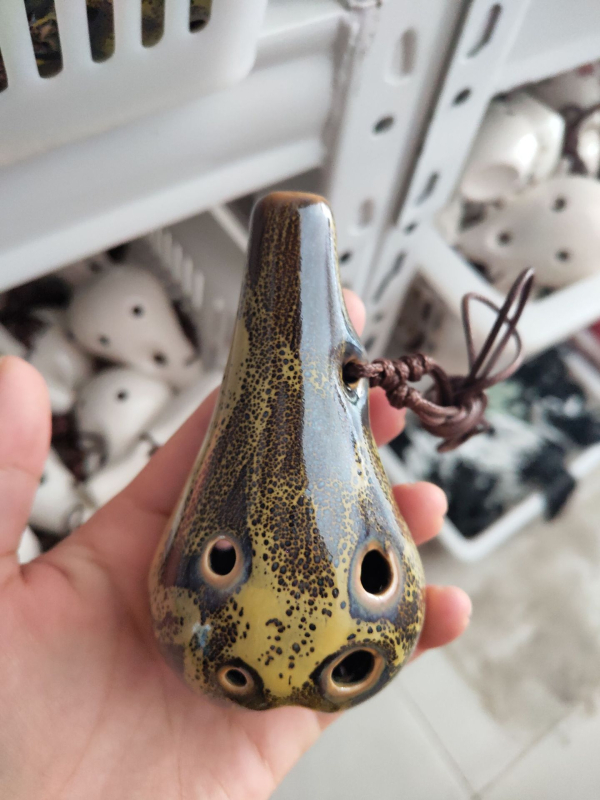 Οκαρίνα Anrun zytd-018 – Μονή συσκευασία; Συσκευασία: υψηλής ποιότητας κηρωμένο κορδόνι + έγχρωμη μουσική παρτιτούρα