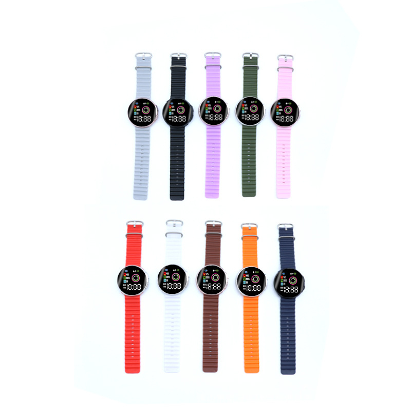 Kültéri sportos elektronikus óra négyszögletes tárcsával, numerikus kijelző, elektronikus működés, műanyag tokkal és műanyag szíjjal