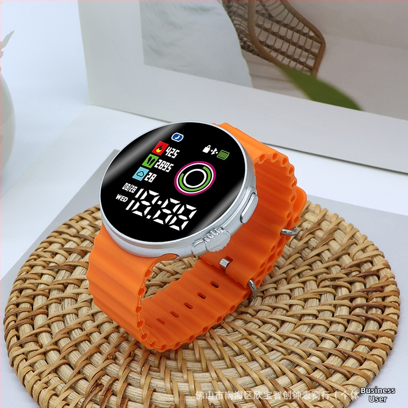 Elektronické hodinky na vonkajšie športy so štvorcovým ciferníkom, číslicový displej, elektronický pohon, plastové puzdro a plastový remienok