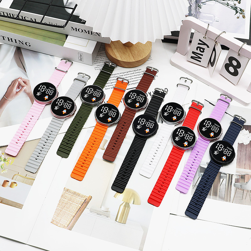 Digitális kijelzős karóra diákoknak és tiniknek, kör alakú számlap, műanyag tok, műanyag szíj, elektronikus mozgás