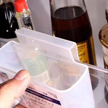 Plastični zidni organizator za hladnjak – skladištenje malih predmeta i vrećica s začinima