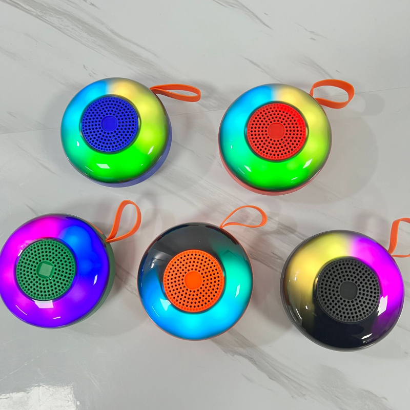 Prijenosni Bluetooth zvučnik za bicikl s LED ambijentalnim osvjetljenjem, podrška TF kartice/USB, 5W, Bluetooth 5.1, ugrađena baterija 500–800 mAh, frekvencijski raspon 30Hz–15kHz